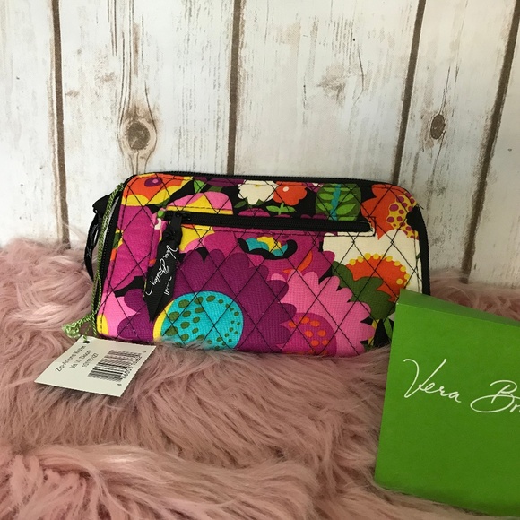 Vera Bradley Handbags - Vera Bradley Wallet Vera Bradley Handbags - Vera Bradley Wallet